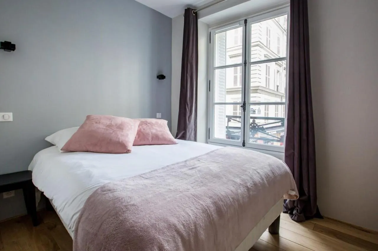 Spacious And Charming 2 Bedroom Flat A Madeleine *